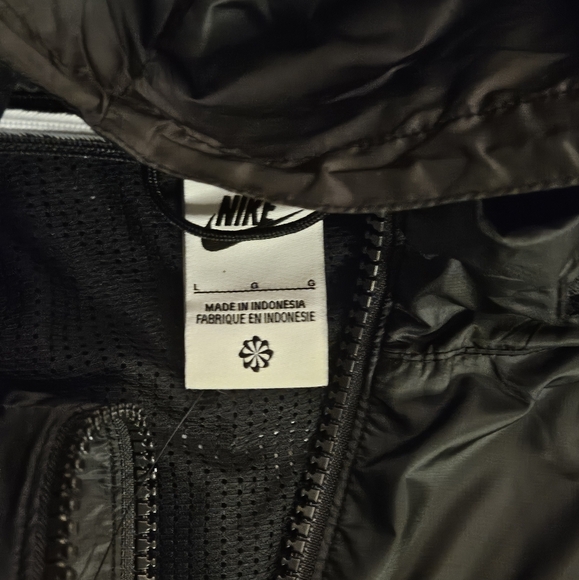 MEN'S NIKE SPORTSWEAR TECH WOVEN CARGO PACKABLE LINED JACKET - Picture 6 of 8